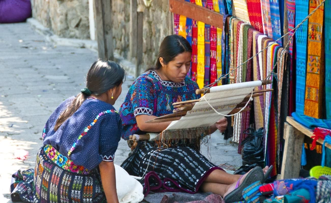 Menschen am Atitlán | Foto: Canva